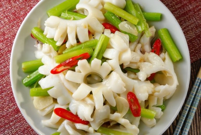 芹菜炒花枝 芹菜炒花枝